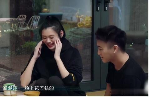 吃瓜富婆视频在线观看免费,免费在线观看视频，带你领略奢华生活  第2张